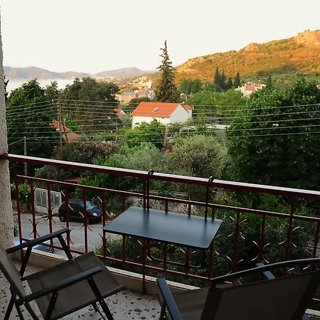 Sea Breeze Apartment Palaiontsiflikion
