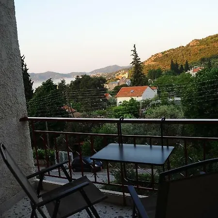 Sea Breeze Apartment Palaiontsiflikion