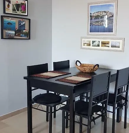 Sea Breeze Apartment *