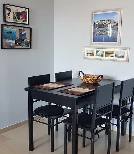 Sea Breeze Apartment *